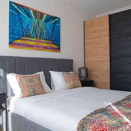 Madrid: A Modern 2-bedroom With Parking Apartment *