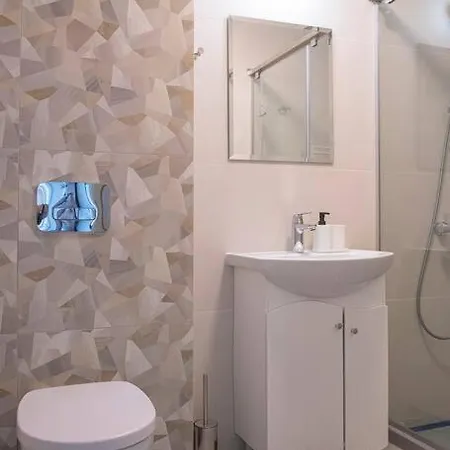 Apartment Madrid: A Modern 2-bedroom With Parking Sofia