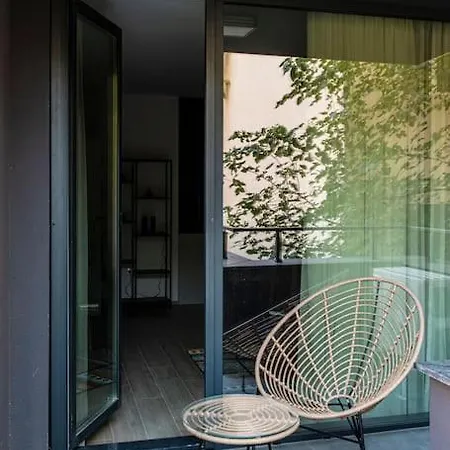 Apartment Madrid: A Modern 2-bedroom With Parking *
