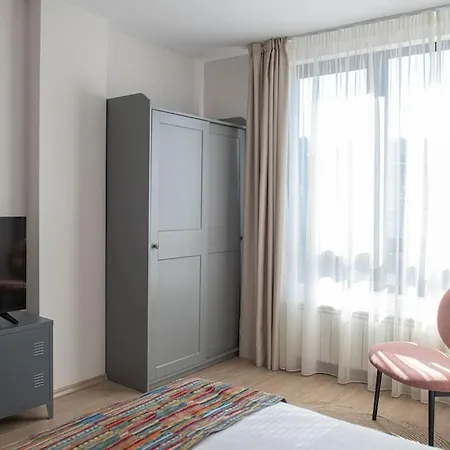 Apartment Madrid: A Modern 2-bedroom With Parking *
