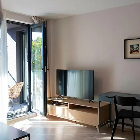 Apartment Madrid: A Modern 2-bedroom With Parking *